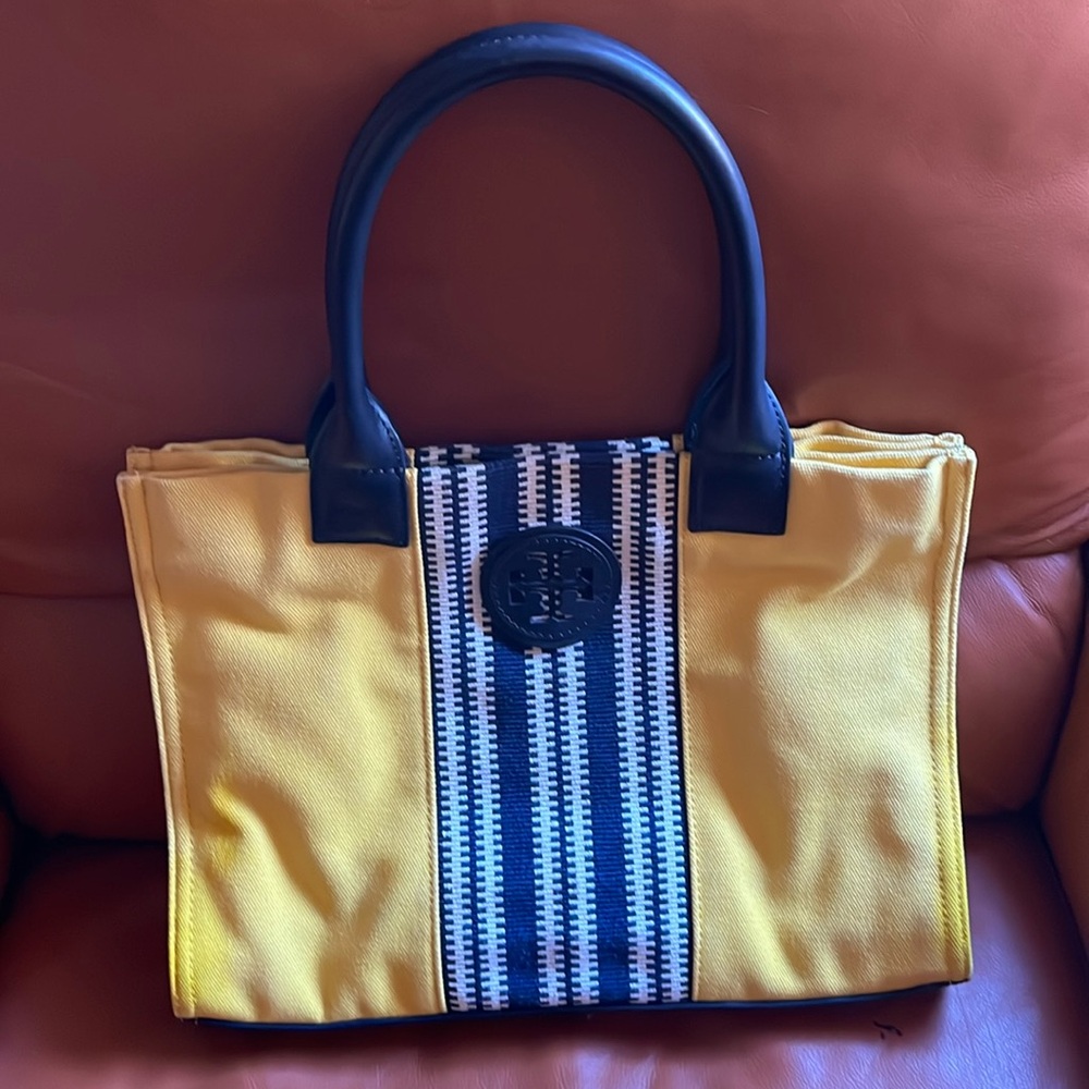 A beautiful Tory tote